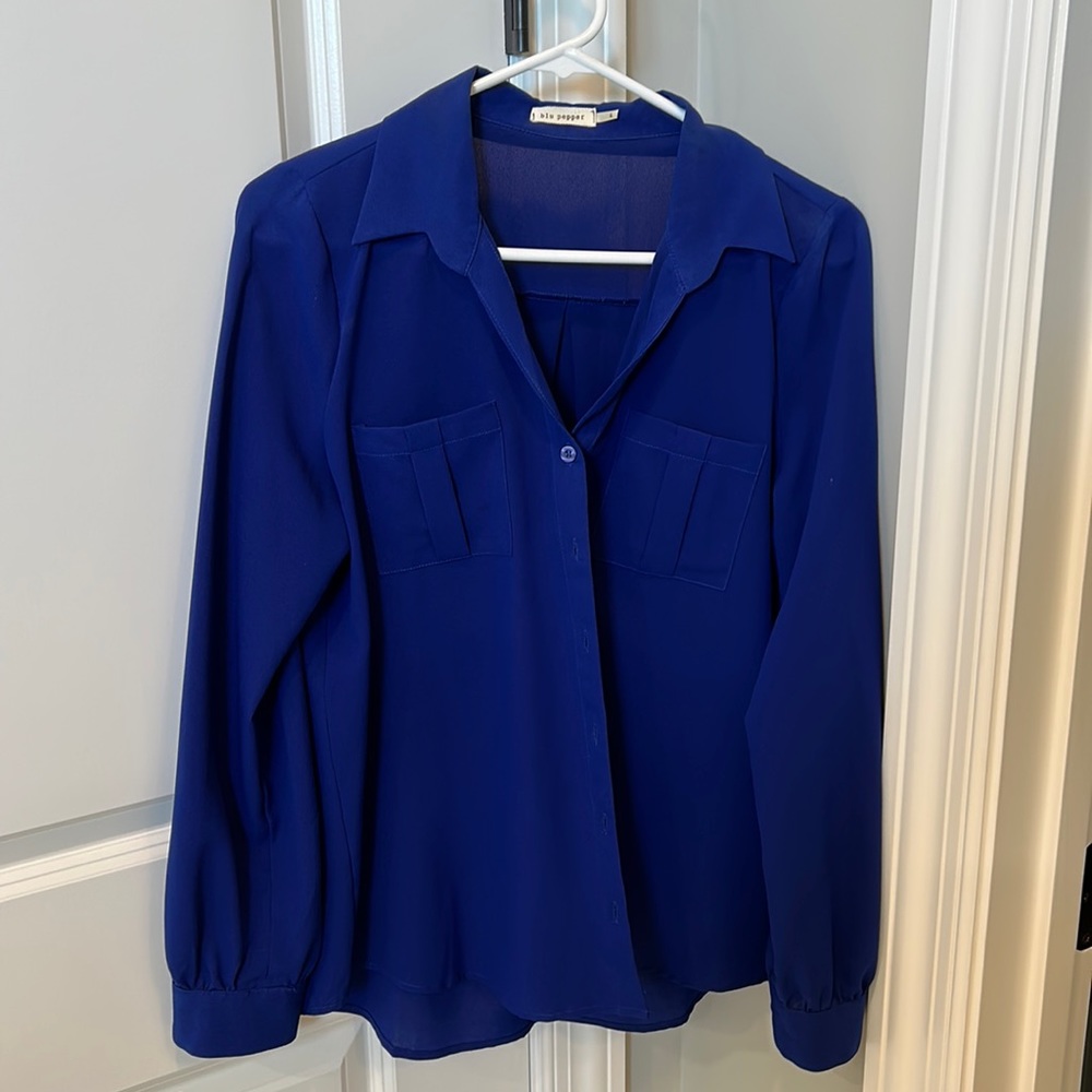 Blu pepper button up top Size Large